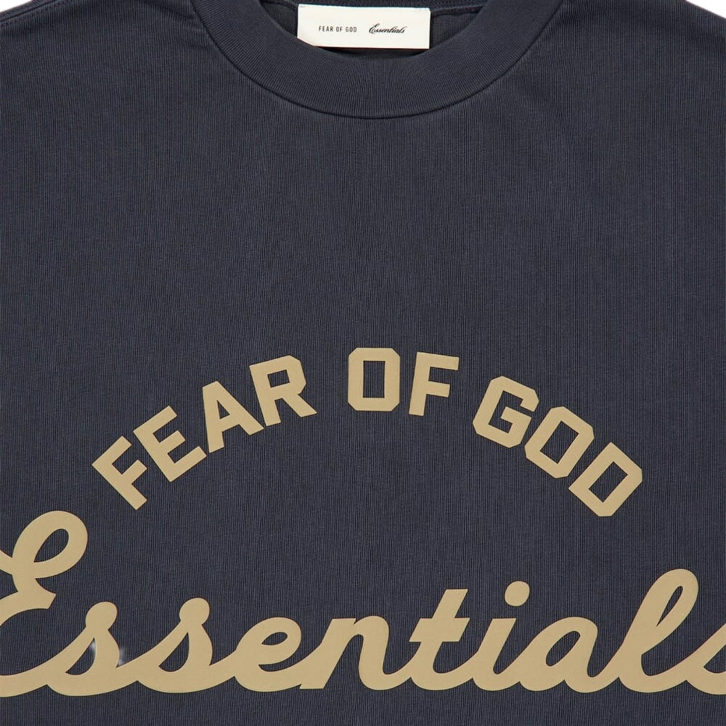 Camiseta Essentials